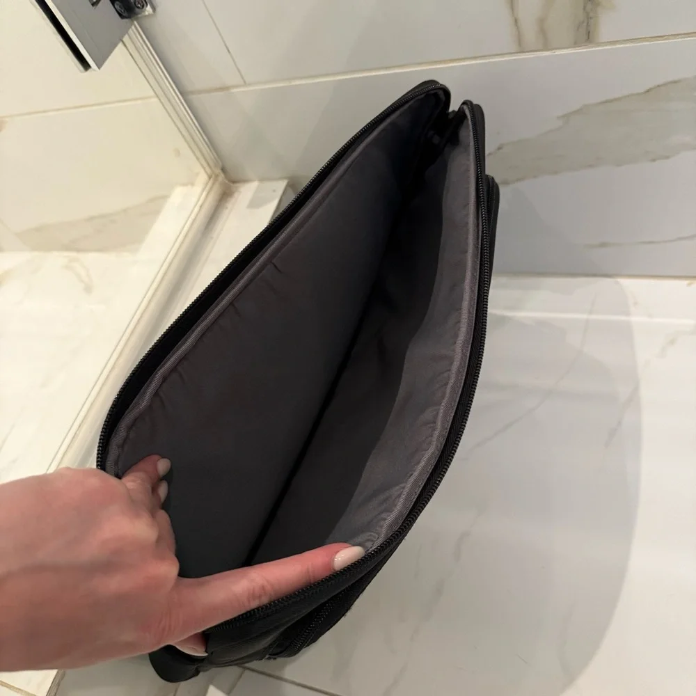 TUMI Alpha 3 Large Laptop Cover – Great Condition